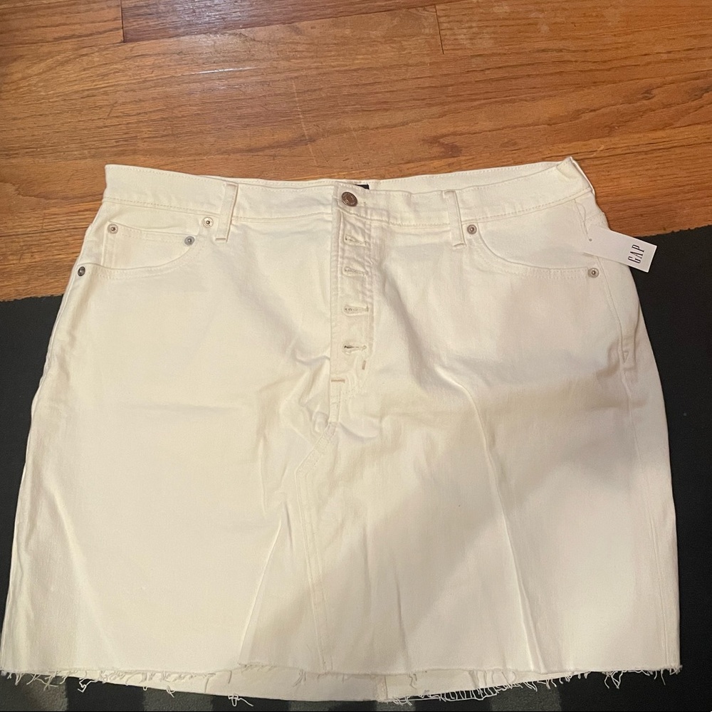 White NWT GAP Jean skirt